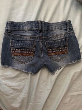 Mossimo supply co Denim Women’s Embroidered shorts size 5